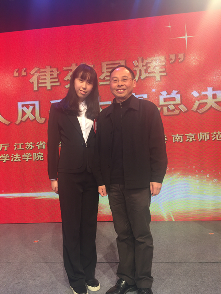 3 新澳彩开奖
宋晓副院长向王珺洁同学表示祝贺.JPG 3 新澳彩开奖
宋晓副院长向王珺洁同学表示祝贺.JPG