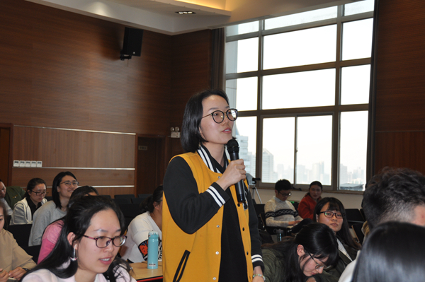 4.同学提问.jpg 4.同学提问.jpg