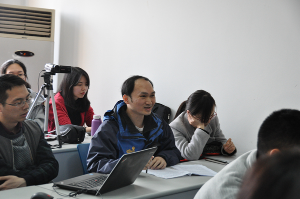 5.柯伟才博士在做点评.JPG 5.柯伟才博士在做点评.JPG